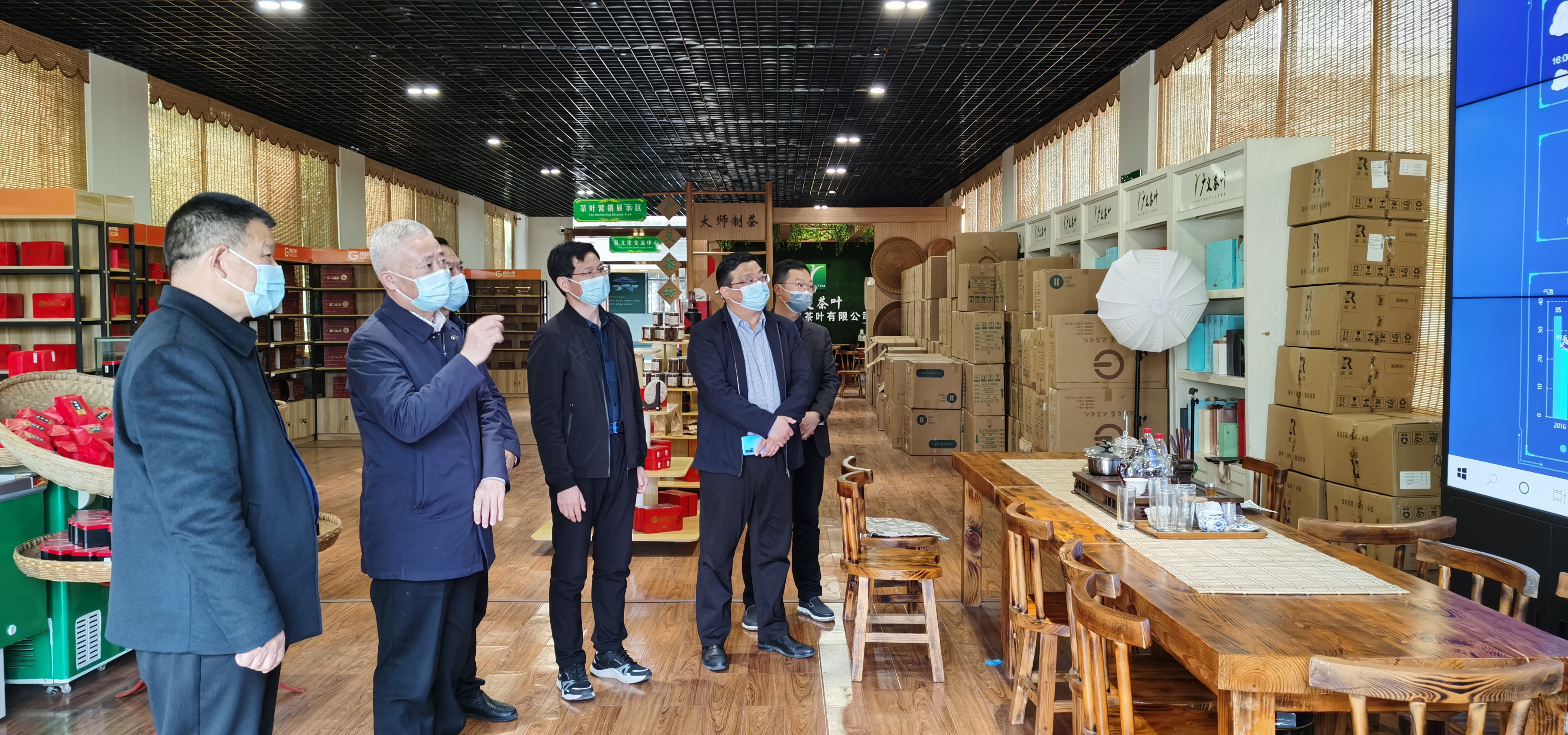 2022年4月1日，信陽市胡亞才市長來廣義茶印象園，關心春茶生產，指導春茶生產工作